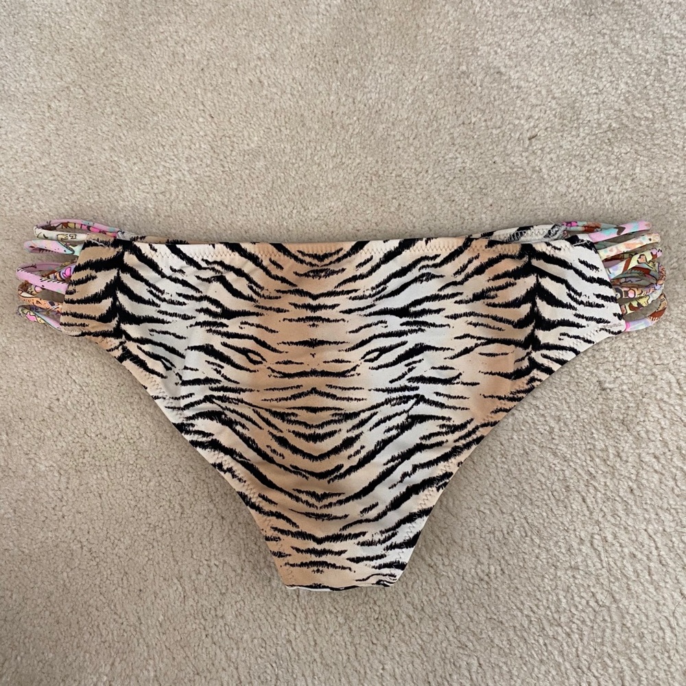 Bikini Bottom - Picture 2 of 2
